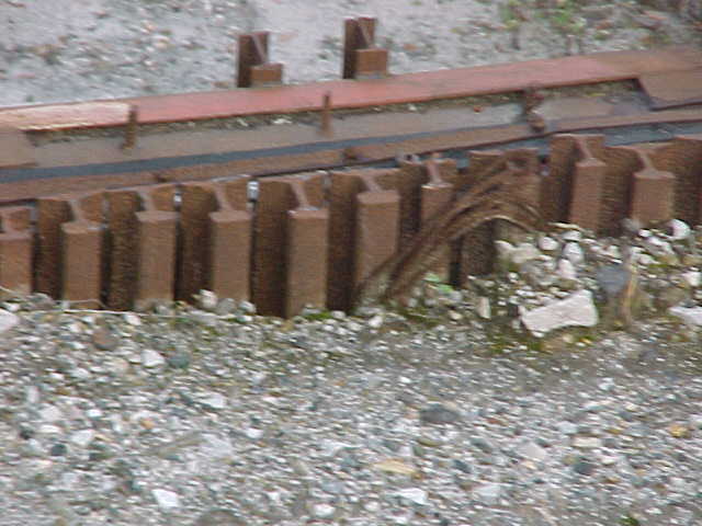 廃鉄跡を彷彿とさせる